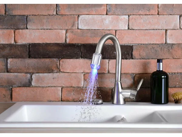 Infactory LED Wasserhahn:Dynamo-LED-Wasserhahnaufsatz Zur Temperaturkontrolle, Leuchtet Farbig 8