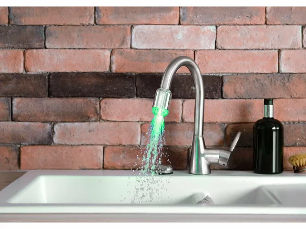 Infactory LED Wasserhahn:Dynamo-LED-Wasserhahnaufsatz Zur Temperaturkontrolle, Leuchtet Farbig 9